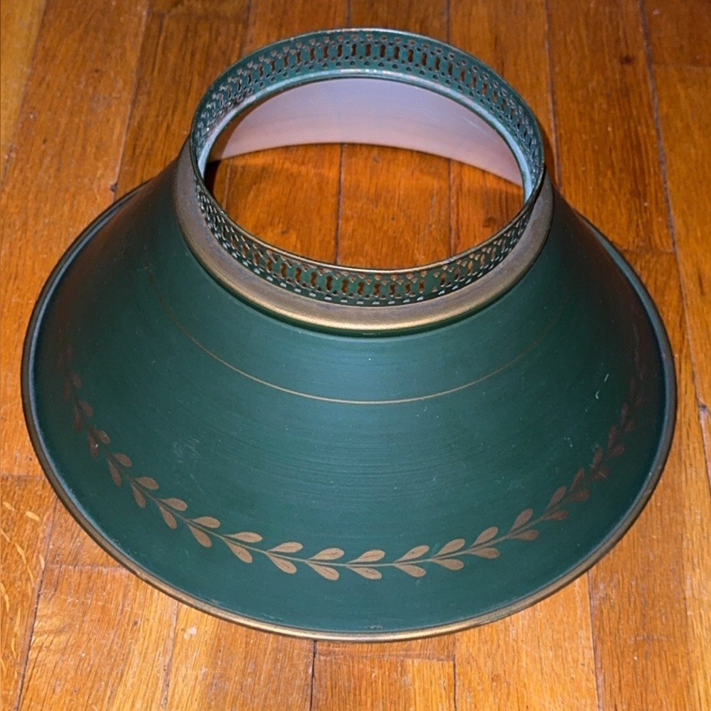 VINTAGE green & gold stencil painted tole metal lamp shade old/farmhouse/country - Picture 2 of 11